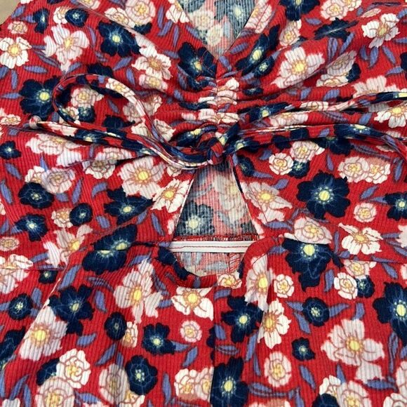 Spoiled szM red/blue flowered romper w/small opening in front & keyhole back GUC - Picture 5 of 11